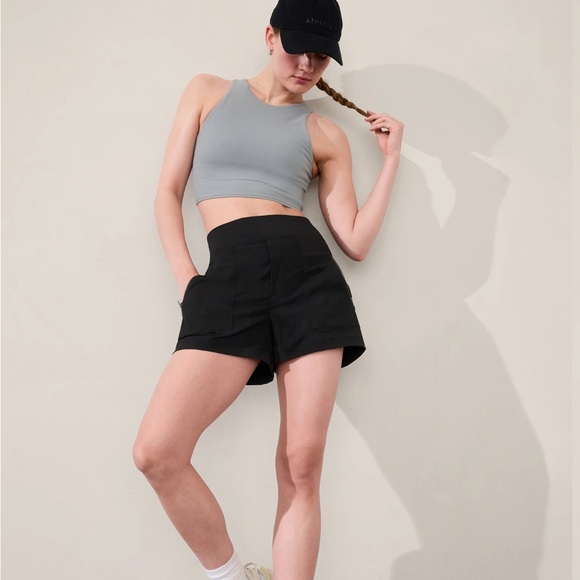 NWT Athleta Trekkie North Mid Rise Short - Picture 2 of 9